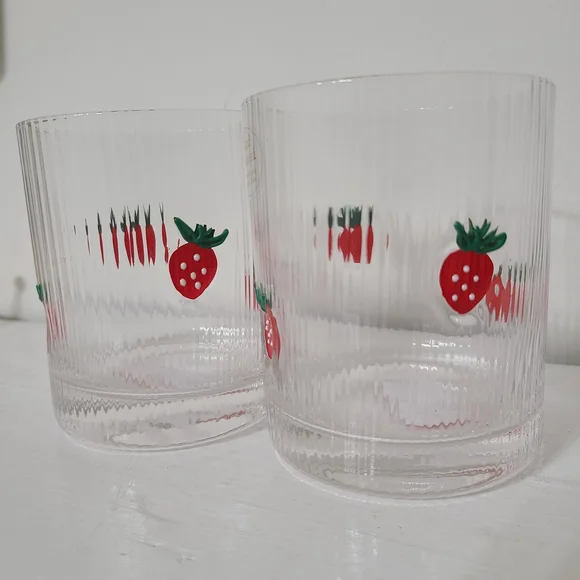 2 Strawberry Icon Patterned Textured Glass Tumblers Juice Glasses - Picture 2 of 6